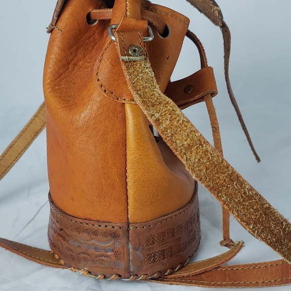 Cost Rica Hand Made Cross Body Bucket Tooled Leather Purse Bag lined - Picture 7 of 14